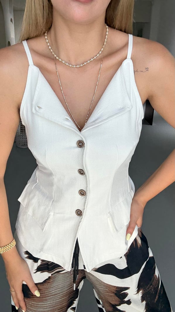 Bel Ayarlamalı Süs Cep Detay Ekru Yelek