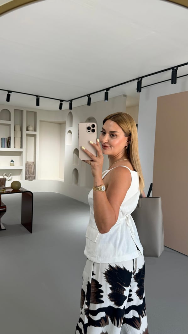 Bel Ayarlamalı Süs Cep Detay Ekru Yelek