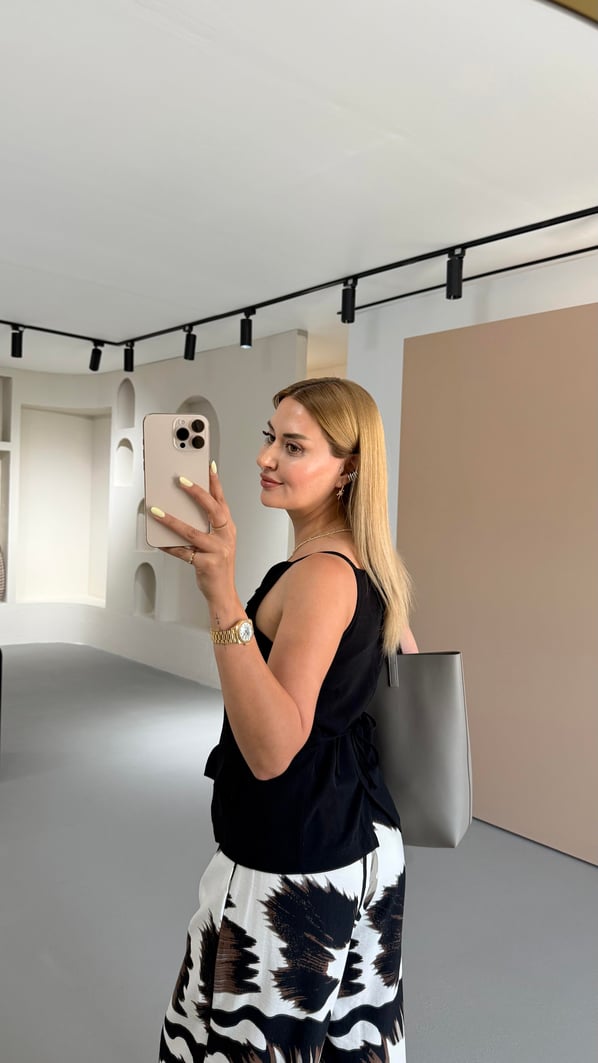 Bel Ayarlamalı Süs Cep Detay Siyah Yelek