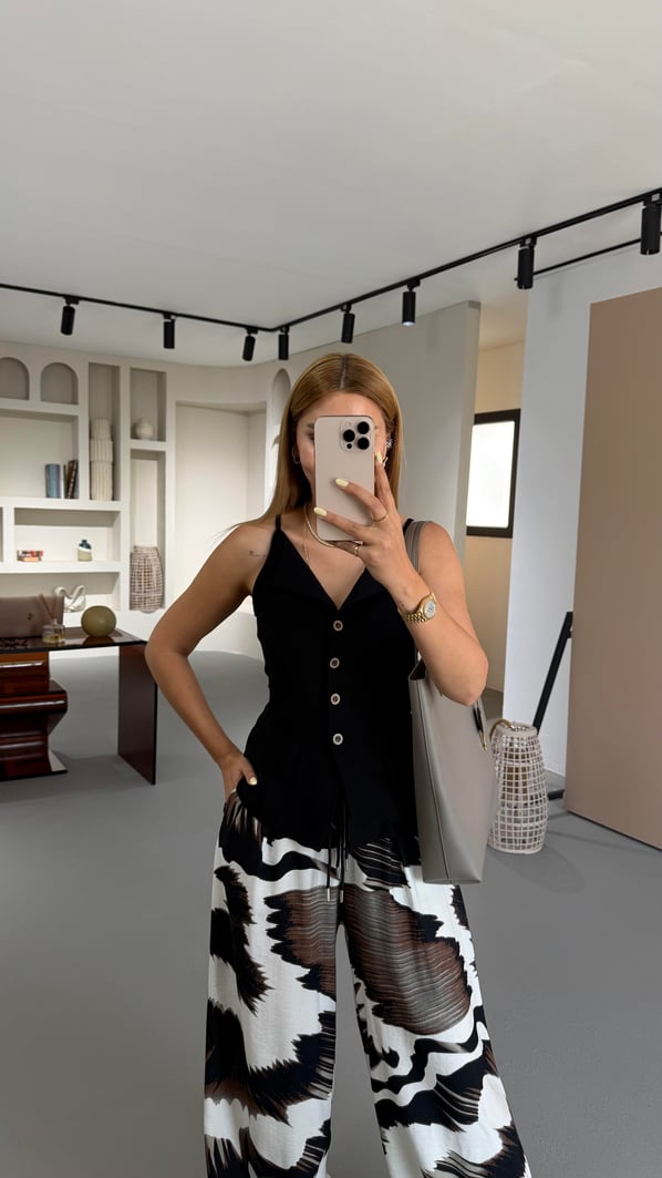 Bel Ayarlamalı Süs Cep Detay Siyah Yelek