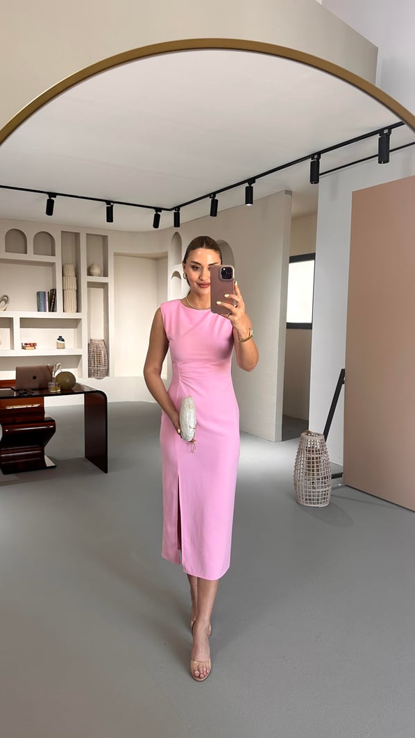 Bel Drapeli Yırtmaç Detay Pastel Pembe Midi Elbise