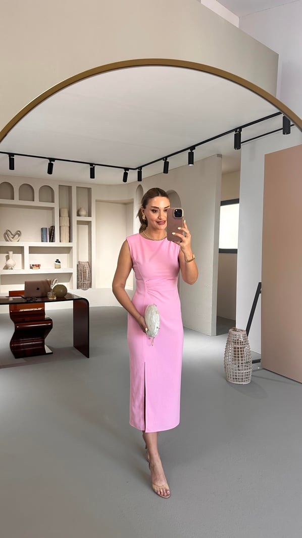 Bel Drapeli Yırtmaç Detay Pastel Pembe Midi Elbise