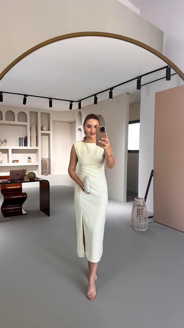 Bel Drapeli Yırtmaç Detay Pastel Sarı Midi Elbise