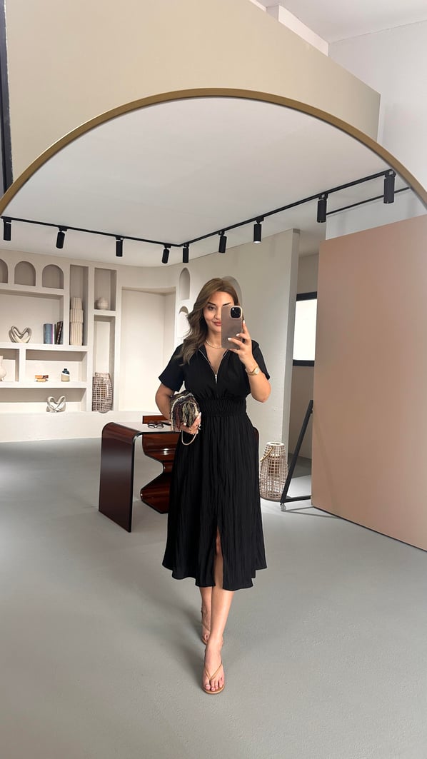 Bel Gipe Detay Fermuarlı Siyah Kırışık Dokulu Elbise