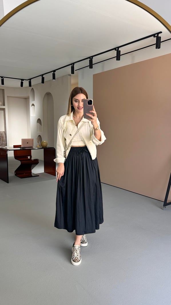 Bel Lastikli Kırışık Doku Saten Midi Siyah Etek