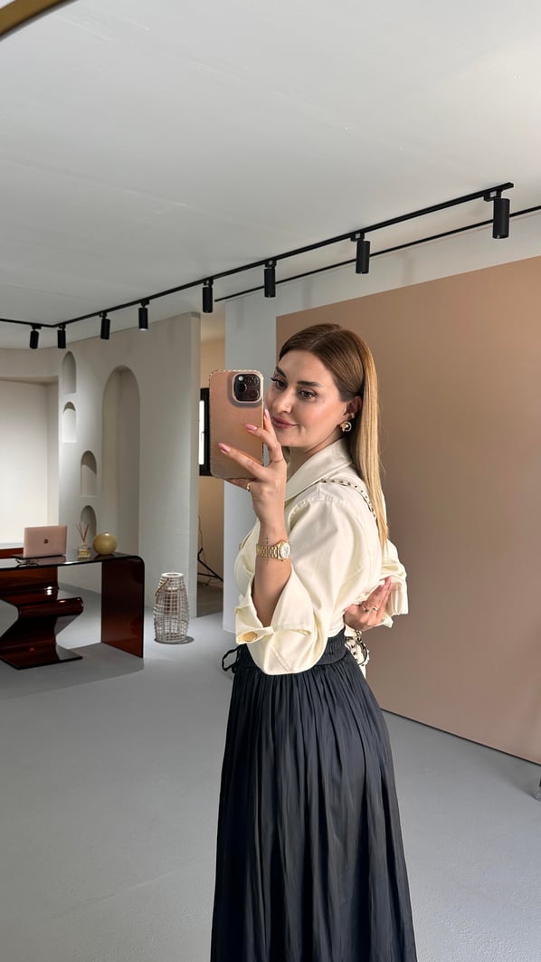 Bel Lastikli Kırışık Doku Saten Midi Siyah Etek