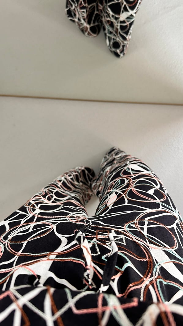 Bel Lastikli Nakış Detay Desenli Siyah Bol Pantolon