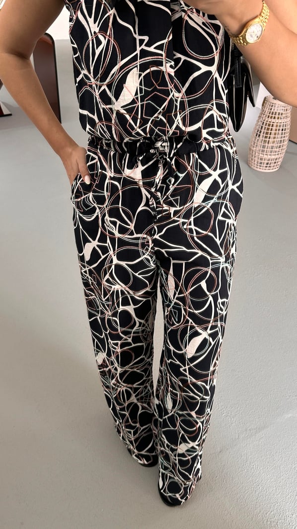 Bel Lastikli Nakış Detay Desenli Siyah Bol Pantolon