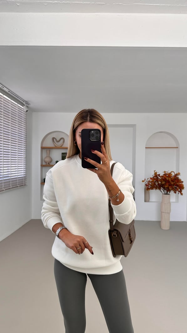 Bisiklet Yaka Şardonlu Beyaz Sweatshirt