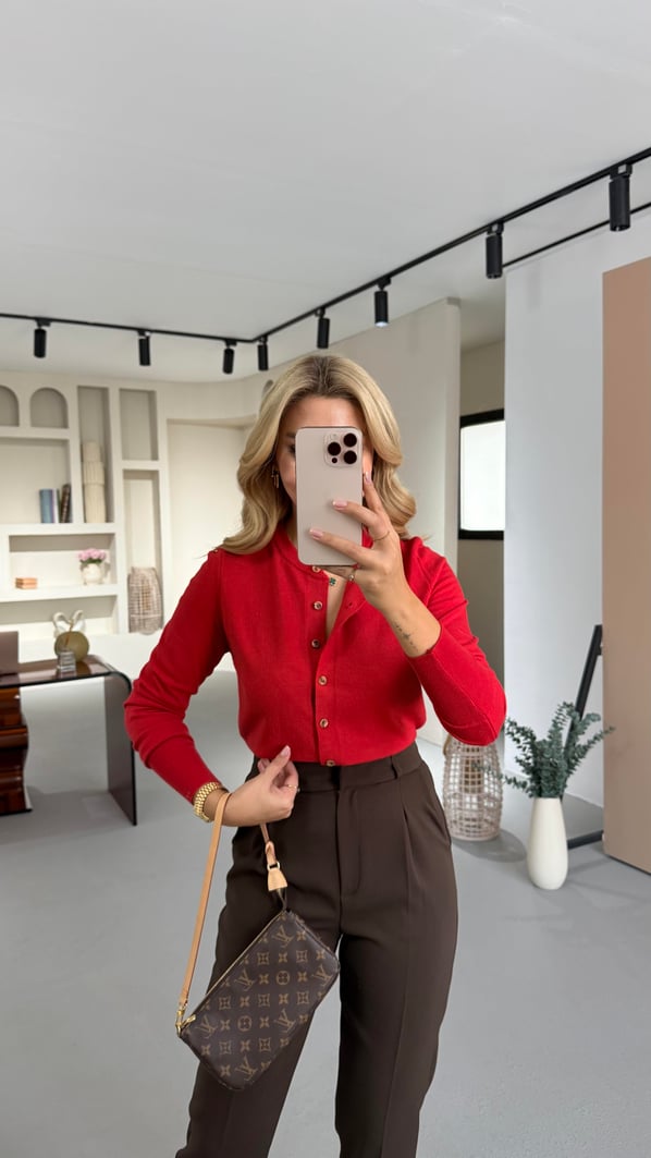 Premium Seri Kemik Düğme Detay Kırmızı Yumoş Hırka