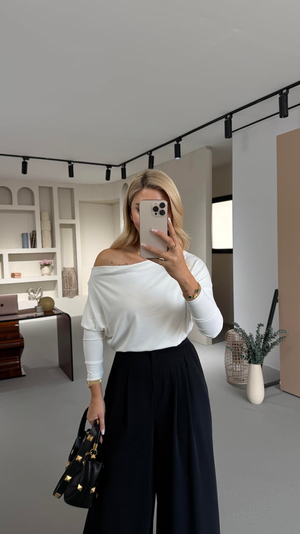 Kayık Yaka Ekru Bluz