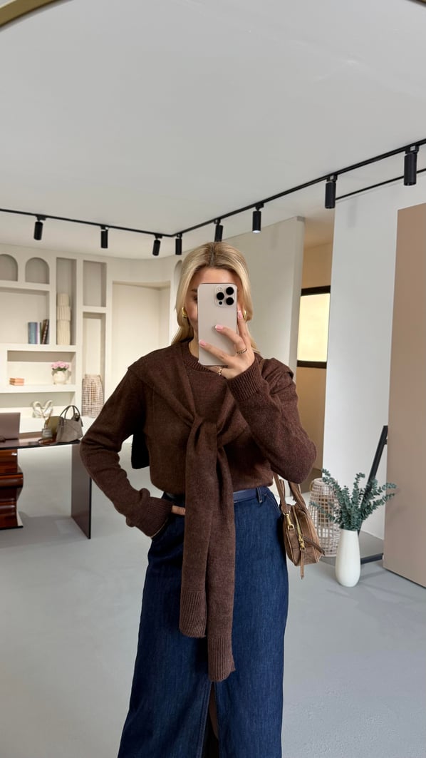 Şal Detaylı Kahve Triko Kazak