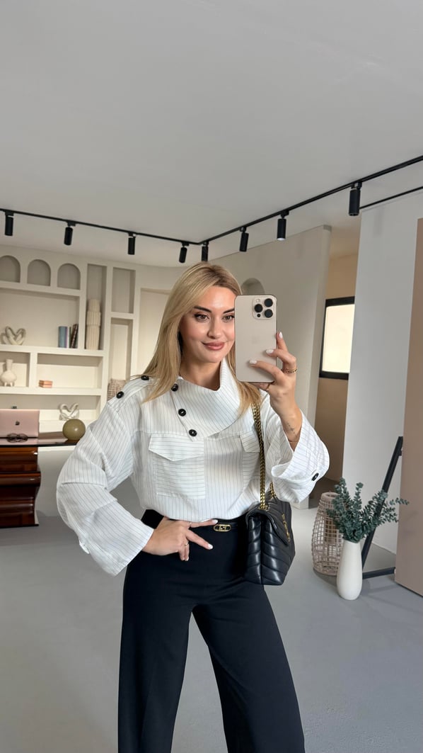 Düğme Detay Çizgili Ekru Tasarım Gömlek