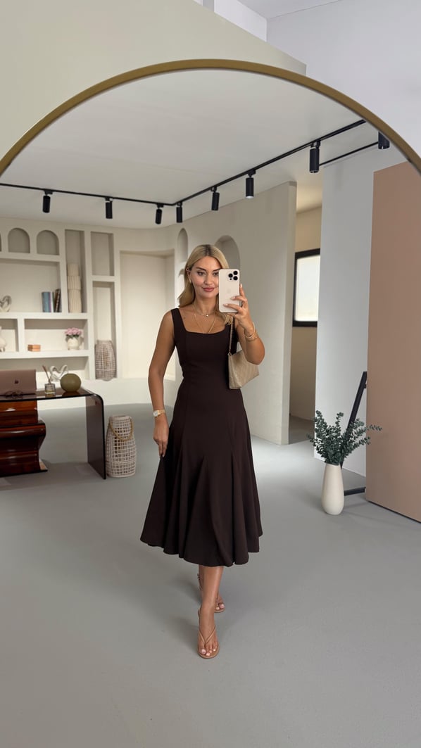 Kare Yaka Godeli Kahve Çan Elbise