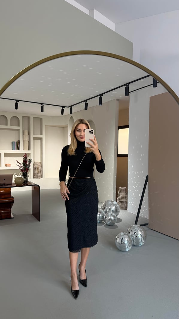 Bel Drapeli Simli Puantiye Detay Siyah Tül Etek