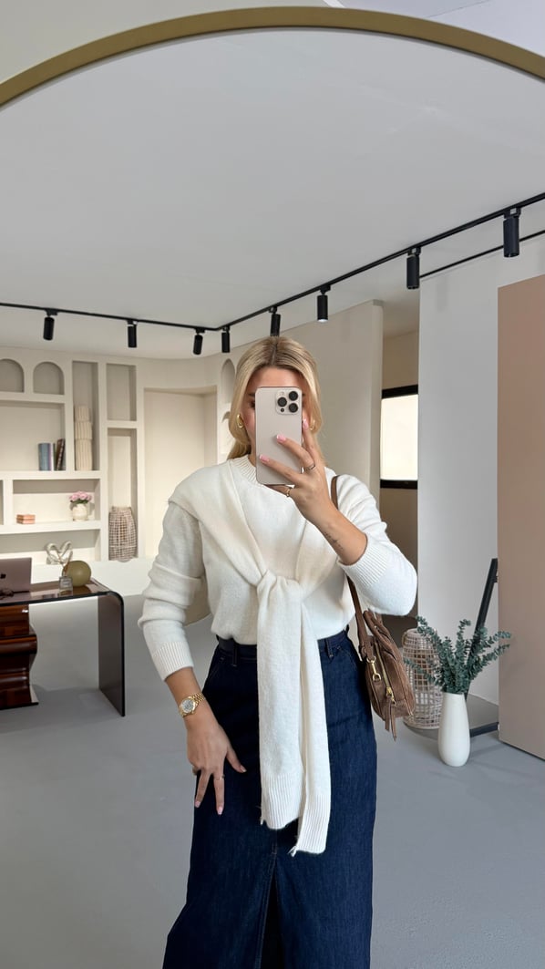 Şal Detaylı Ekru Triko Kazak