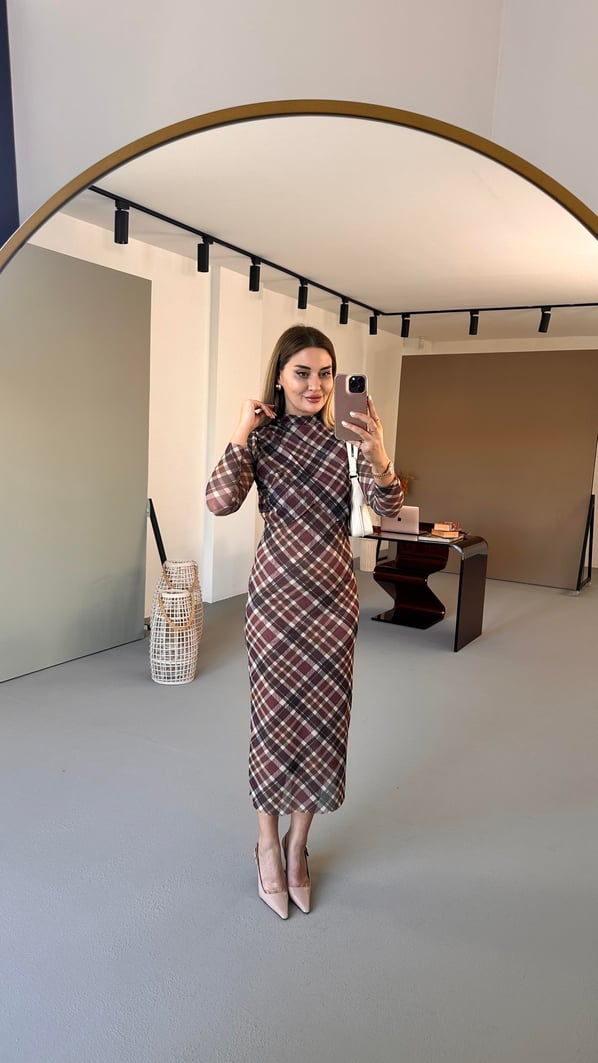 Dik Yaka Astarlı Ekoseli Tül Elbise