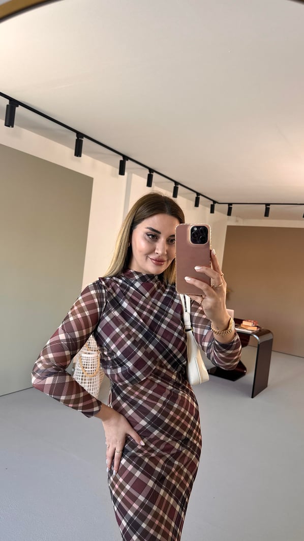 Dik Yaka Astarlı Ekoseli Tül Elbise