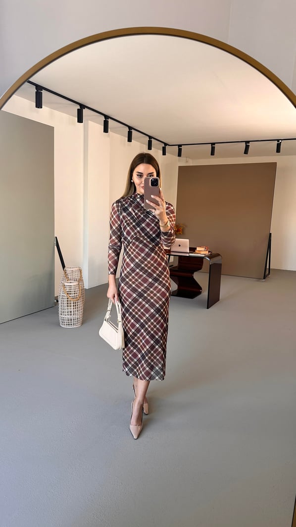 Dik Yaka Astarlı Ekoseli Tül Elbise