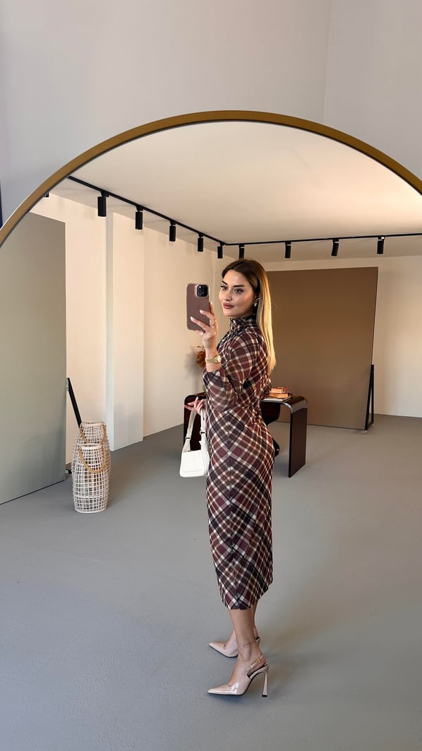 Dik Yaka Astarlı Ekoseli Tül Elbise