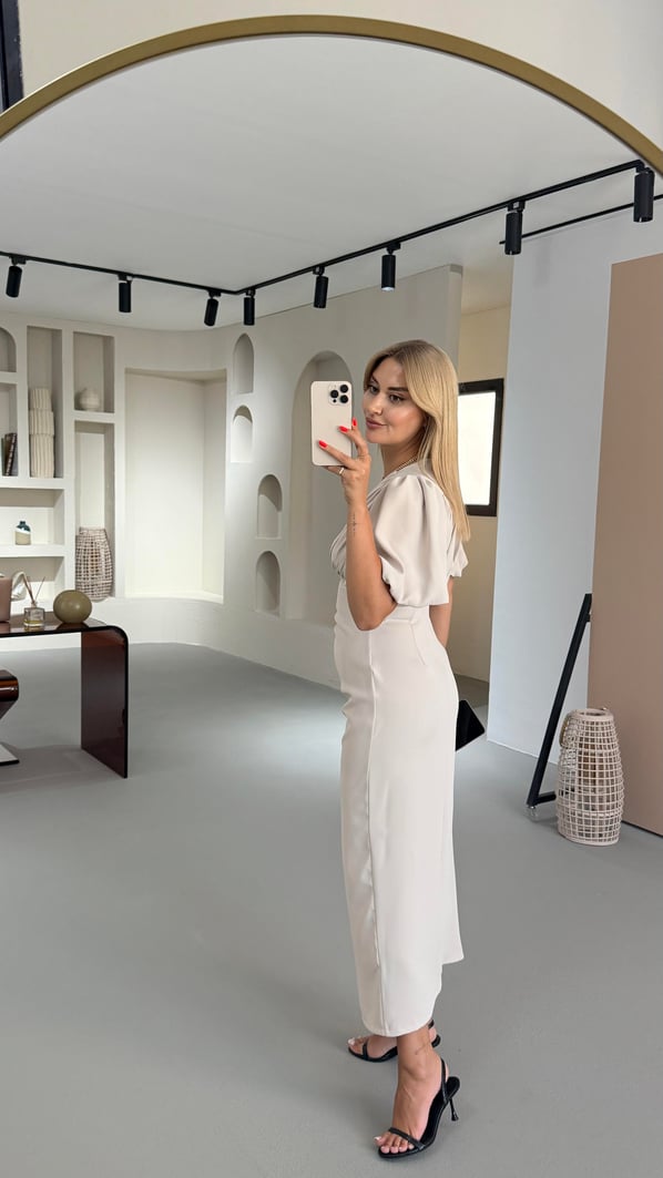 Drape Detay Yırtmaçlı Taş Saten Elbise