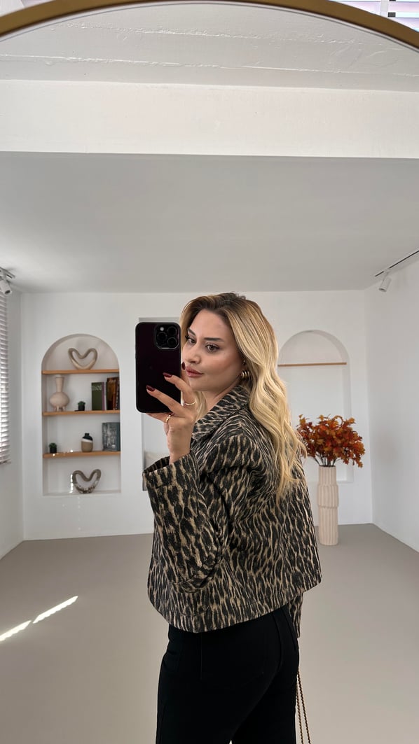 Düğmeli Leopar Kaşe Ceket