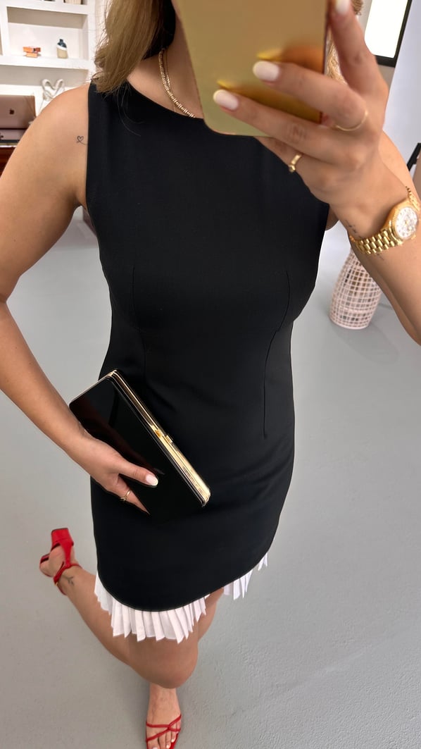 Etek Ucu Pileli Siyah Elbise