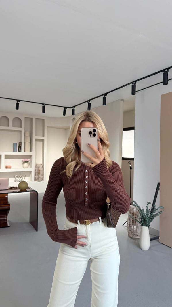 Sedef Düğme Detay Fitilli Kahve Triko