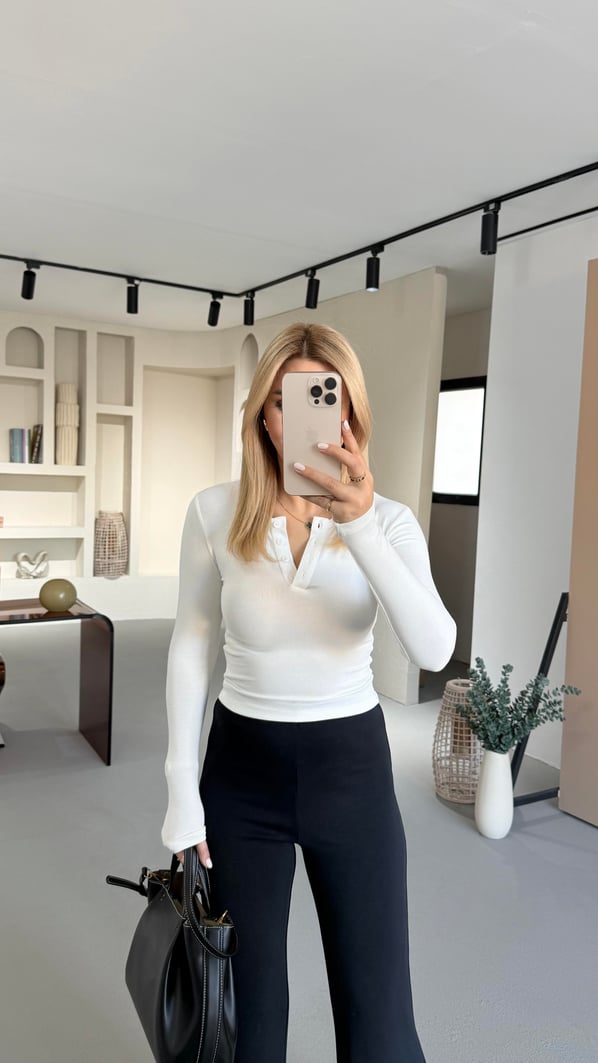 Premium Seri Düğmeli Beyaz Basic Bluz