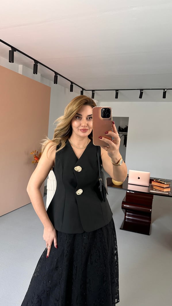 Gold Düğme Detay Belden Oturtmalı Siyah Yelek