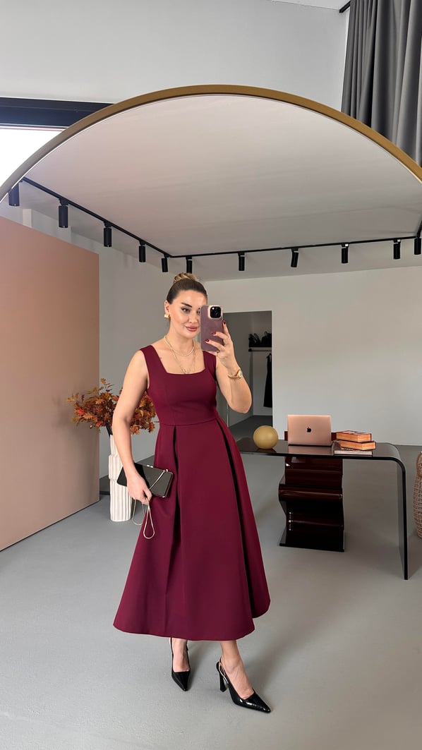 Kare Yaka Piliseli Bordo Çan Elbise