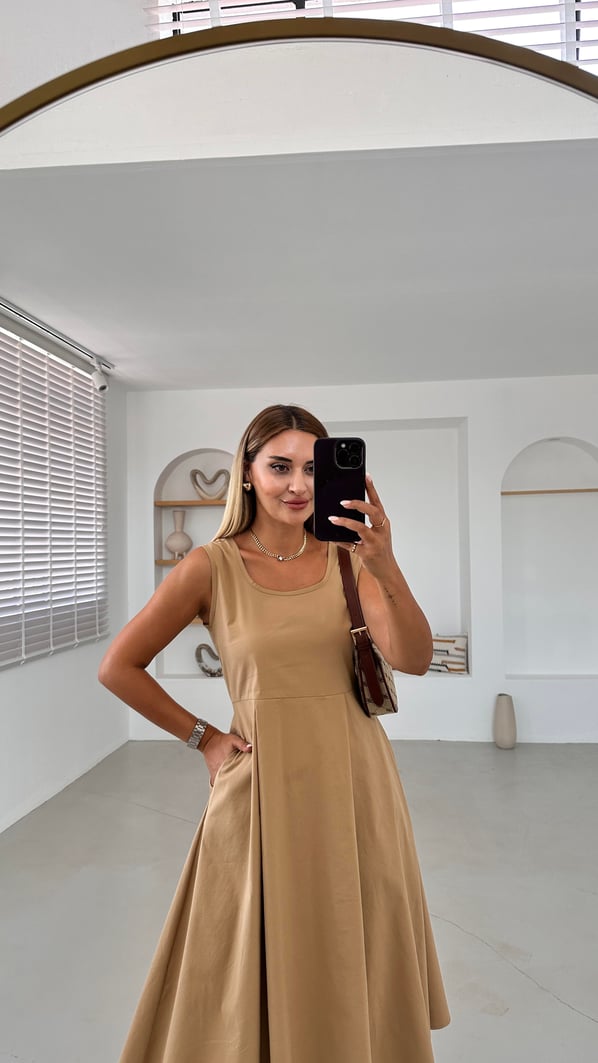 Kare Yaka Piliseli Camel Poplin Elbise