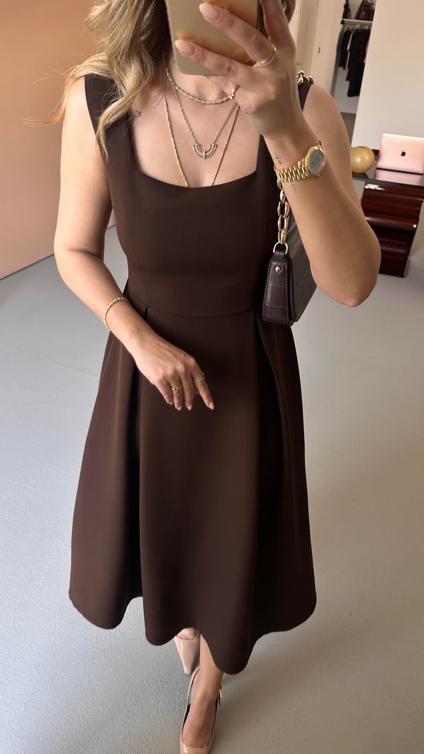 Kare Yaka Piliseli Kahve Çan Elbise