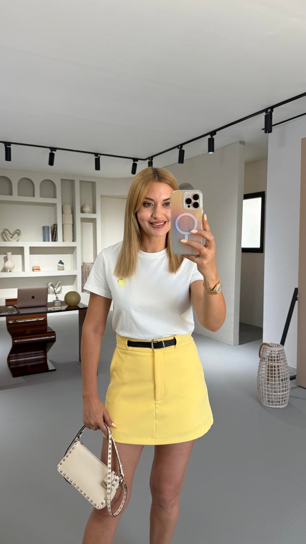 Kemerli Cep Detay Sarı Şort Etek
