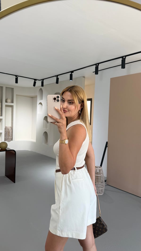 Kemerli Pilise Detay Bel Lastikli Krem Denim Şort