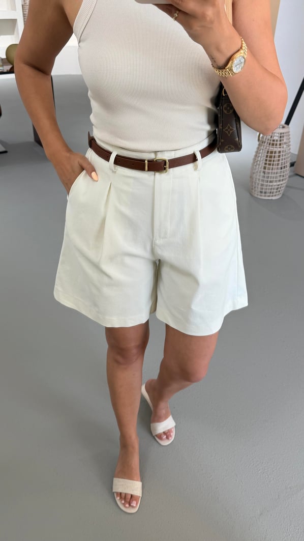 Kemerli Pilise Detay Bel Lastikli Krem Denim Şort