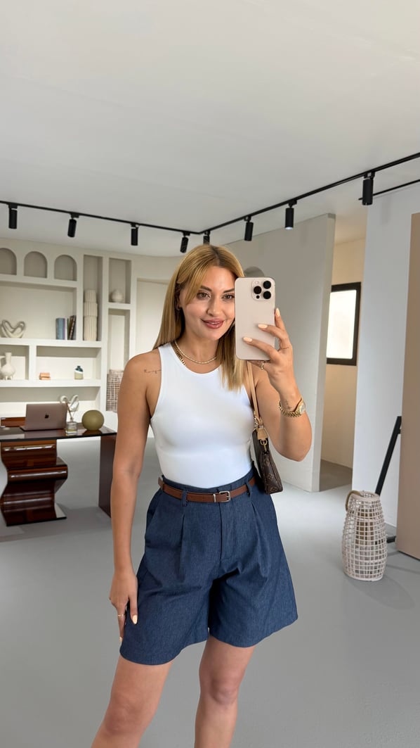 Kemerli Pilise Detay Bel Lastikli Lacivert Denim Şort