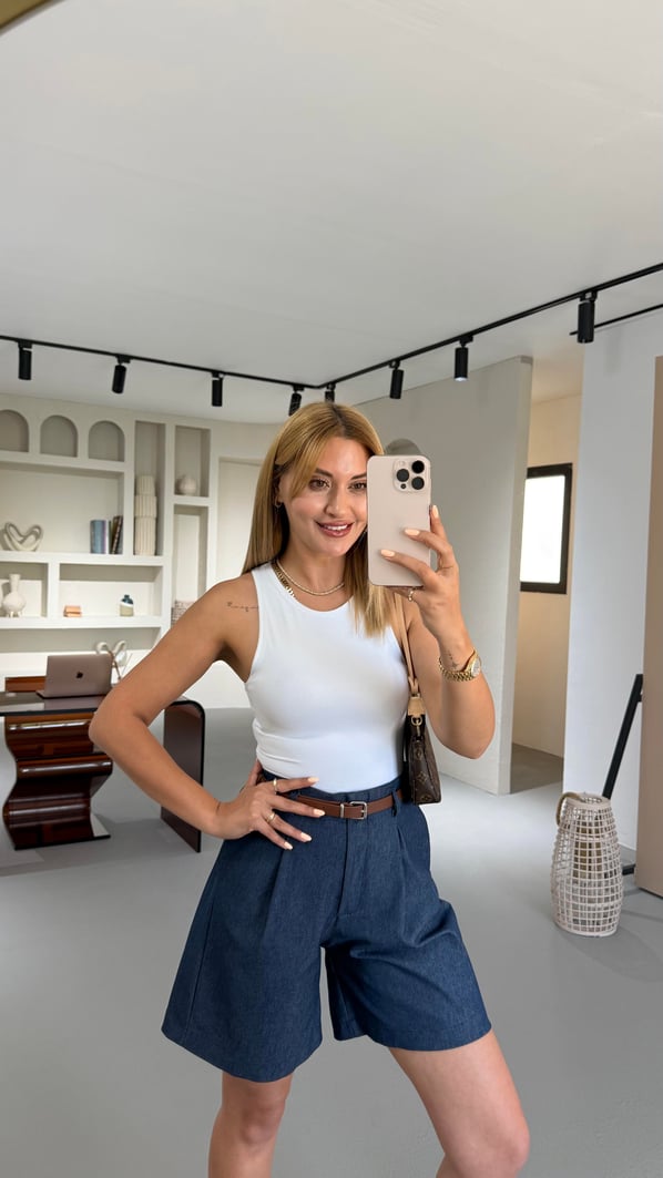 Kemerli Pilise Detay Bel Lastikli Lacivert Denim Şort