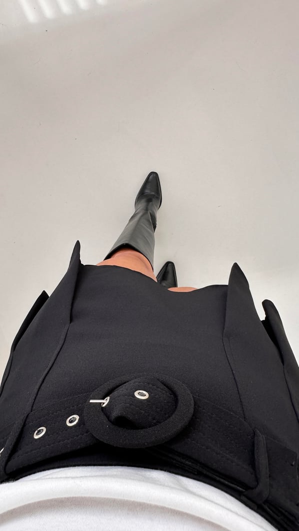 Kemerli Pilise Detay Siyah Krep Etek