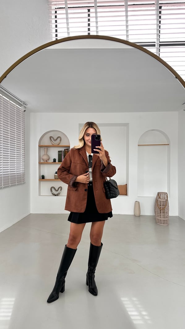 Kemerli Pilise Detay Siyah Krep Etek