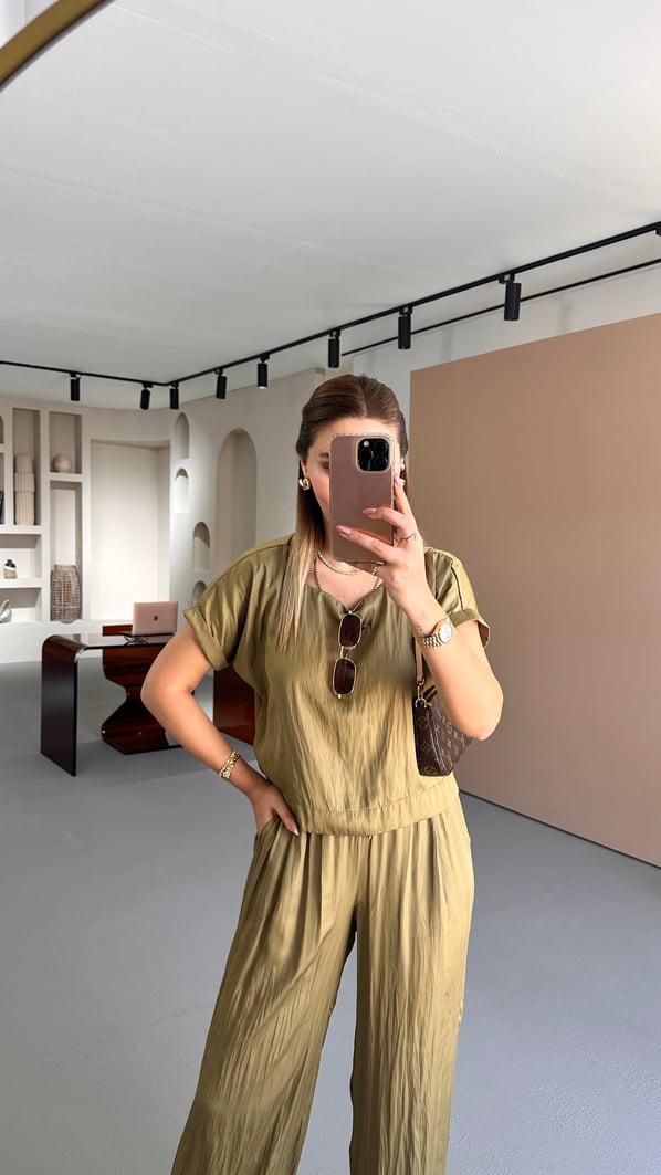 Kırışık Doku Bluz Pantolon Yağ Yeşili Saten Takım