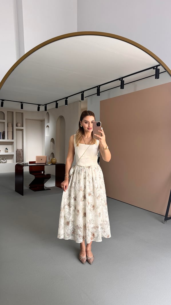 Nakış Detay Beli Lastikli Krem Vintage Etek