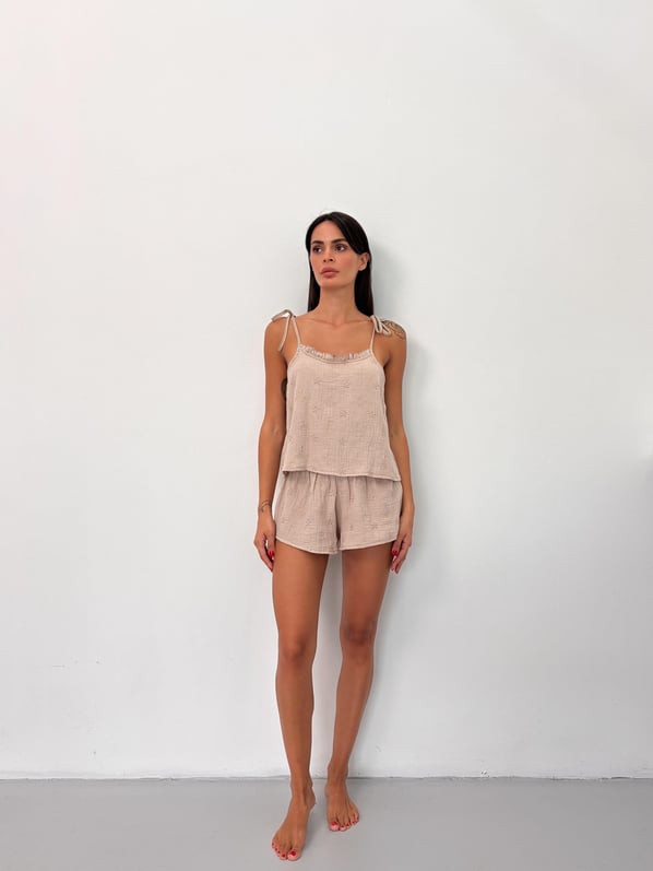 Nakış İşlemeli Şortlu Müslin Vizon Pijama Takım