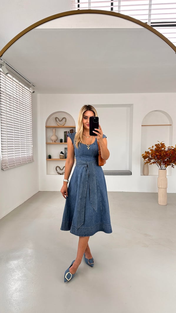 Omuz Detay Kuşaklı Çan Denim Elbise