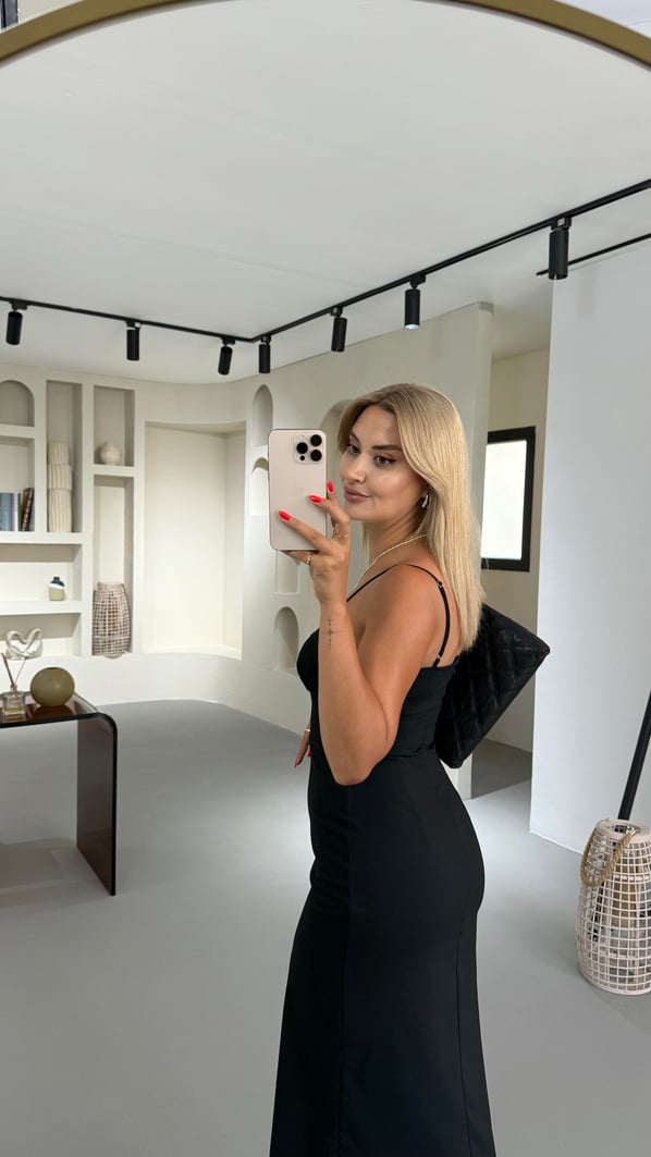 Önden Yırtmaçlı Korse Etkili Siyah Fit Elbise