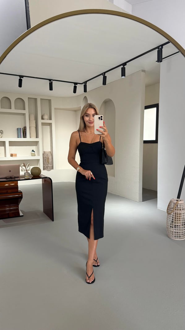 Önden Yırtmaçlı Korse Etkili Siyah Fit Elbise