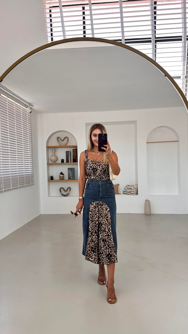 Önden Yırtmaçlı Leopar Detay Denim Etek
