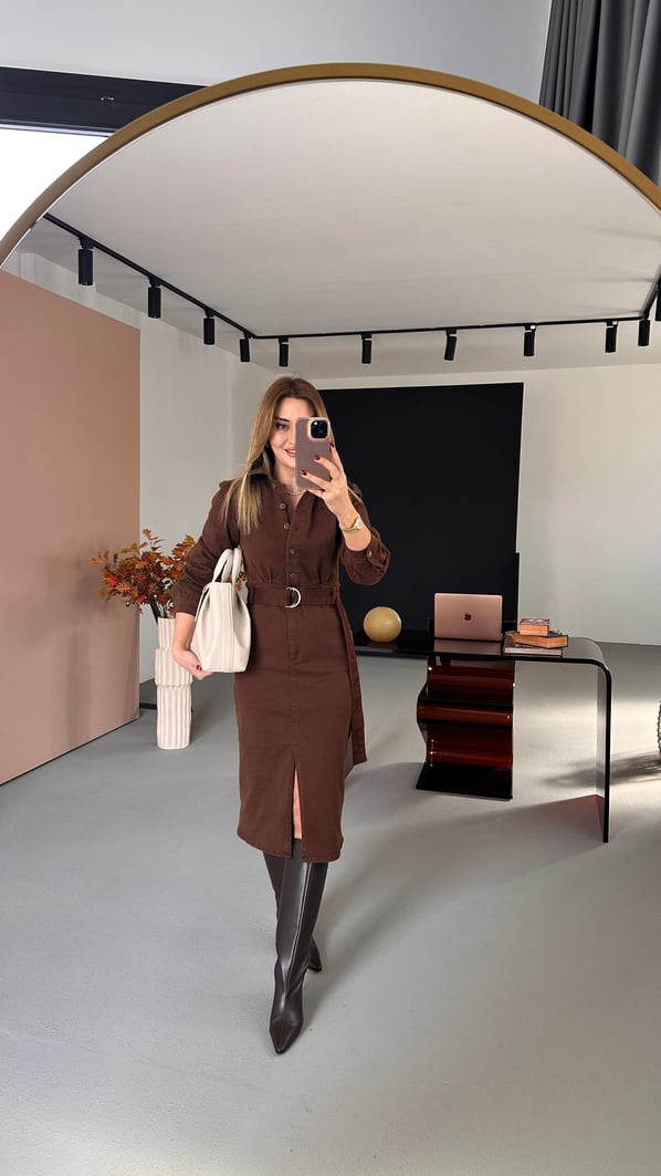 Önden Yırtmaçlı Likralı Kahve Denim Elbise