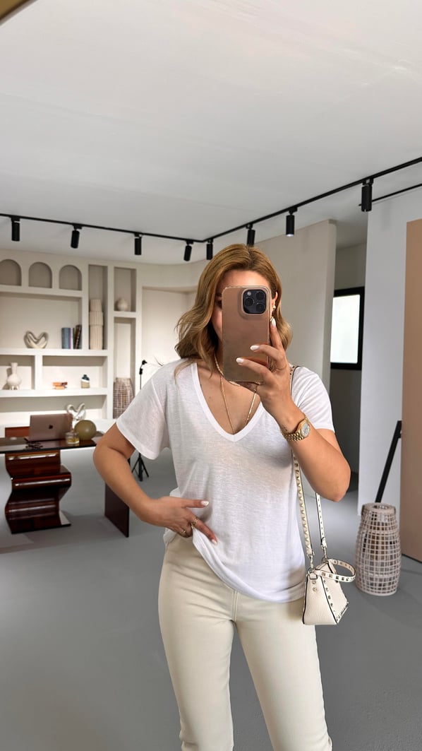 Özel Seri V Yaka Pamuklu Keten Beyaz Tshirt