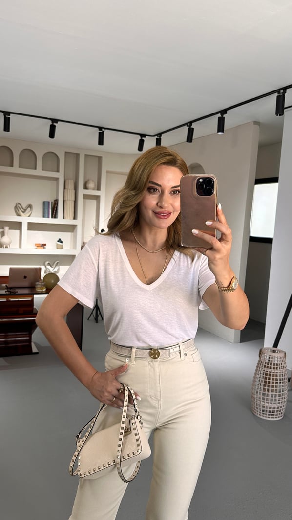 Özel Seri V Yaka Pamuklu Keten Beyaz Tshirt